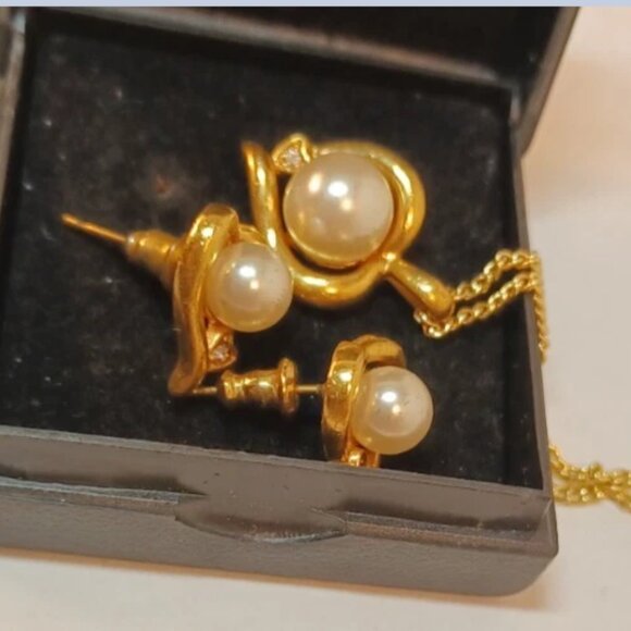 Pearl Earrings + Necklace with box -NEW- Shipping with Tracking - Picture 1 of 4